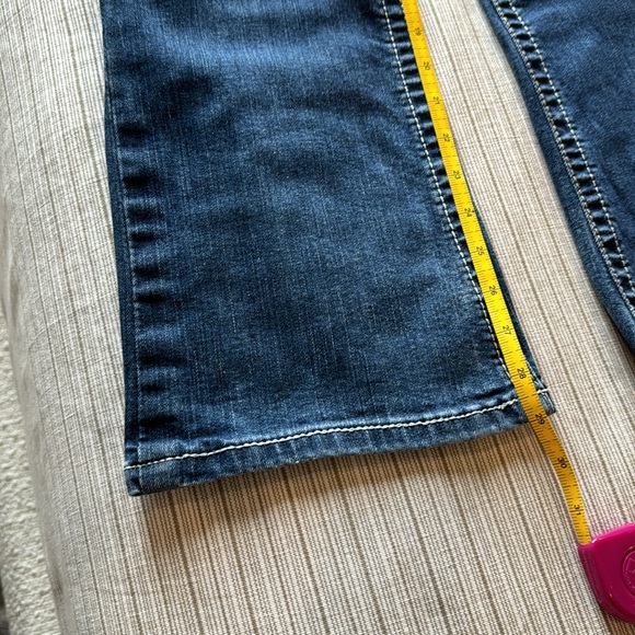 Ariat Real Denim stretch flare jeans, 26 inch waist 29 inch length - Picture 7 of 7